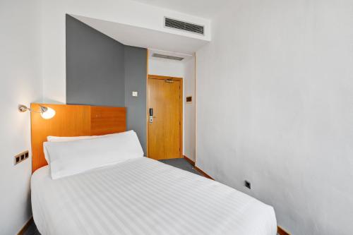 1 twin bed