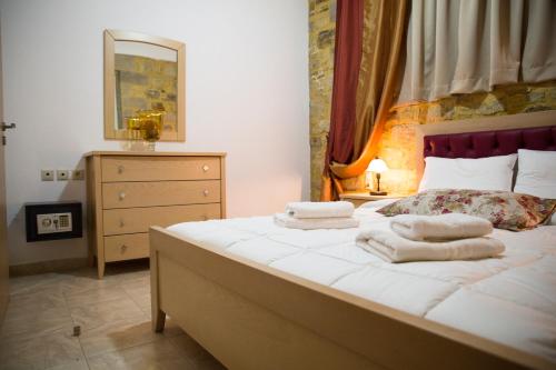 Agarathos Traditional Rooms with Pool Agarathos Traditional Rooms with Pool