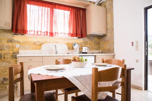 Agarathos Traditional Rooms with Pool Agarathos Traditional Rooms with Pool