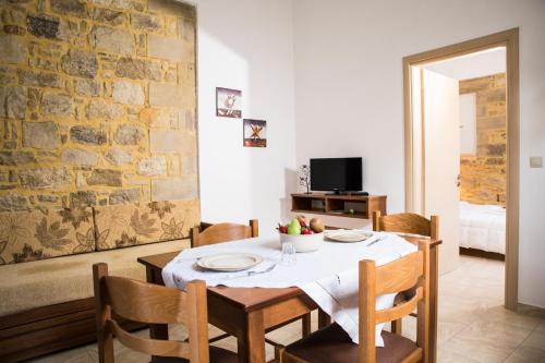 Agarathos Traditional Rooms with Pool Agarathos Traditional Rooms with Pool