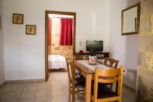 Agarathos Traditional Rooms with Pool Agarathos Traditional Rooms with Pool