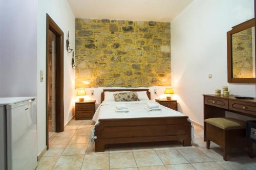 Agarathos Traditional Rooms with Pool Agarathos Traditional Rooms with Pool