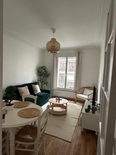 Charmant 2 pièces rénové avec goût, emplacement parfait, Paris