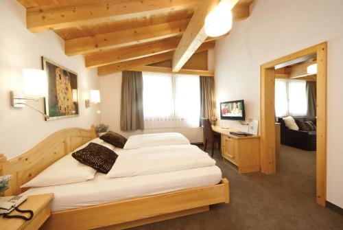 Waldpark Hotel Garni - image 2