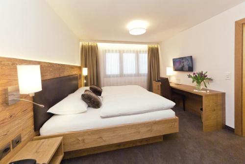 Waldpark Hotel Garni - image 9
