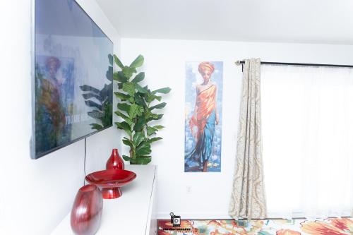 Beautifully Designed & Spacious Apartment in Newark 10mins from EWR Airport, Close to NYC and Beth Israel Hospital