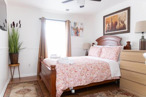 Beautifully Designed & Spacious Apartment in Newark 10mins from EWR Airport, Close to NYC and Beth Israel Hospital