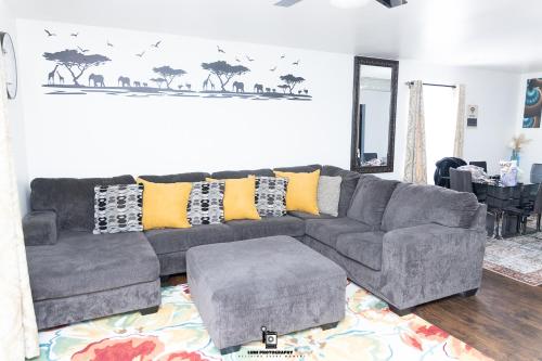 Beautifully Designed & Spacious Apartment in Newark 10mins from EWR Airport, Close to NYC and Beth Israel Hospital