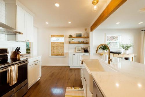 Renovated 3-BR Retreat with AC, 10 Mins to Downtown Renovated 3-BR Retreat with AC, 10 Mins to Downtown