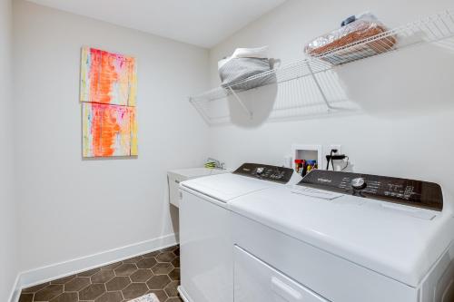 10 Mi to Morristown Stylish Home Near Trails! in Denville (NJ)