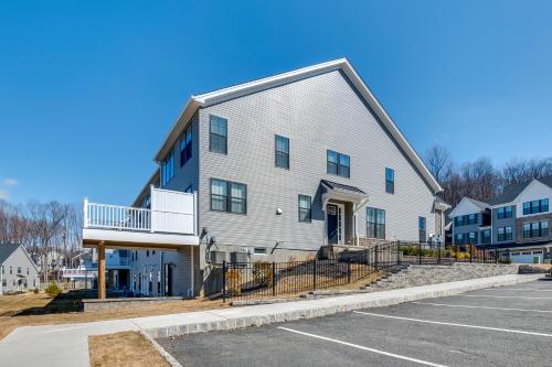 10 Mi to Morristown Stylish Home Near Trails! in Denville (NJ)