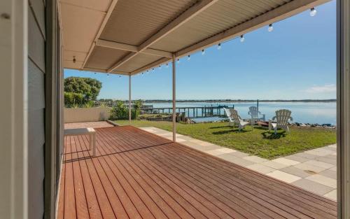 Mundoo Waters - Tranquil Waterfront Haven with Jetty in Hindmarsh Island sala