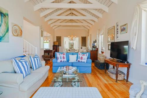 Nautilus on Grotto Beach - heated pool - image 2