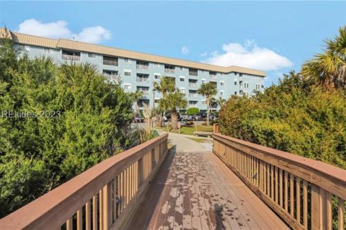 Hilton Head Resort Private Walk Shuttle to Beach - image 3