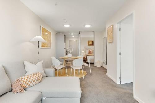 Modern CBD Apartment with City views near Skytower, Auckland (photo 7)