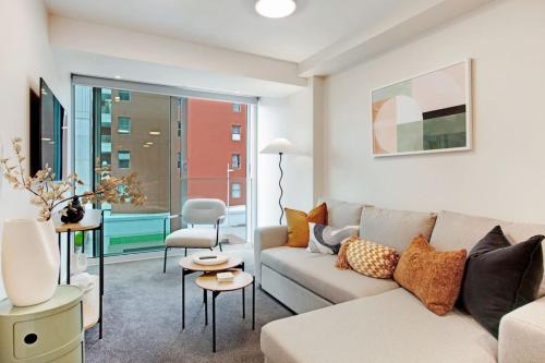 Modern CBD Apartment with Sky Tower View, Окленд (фото 7)