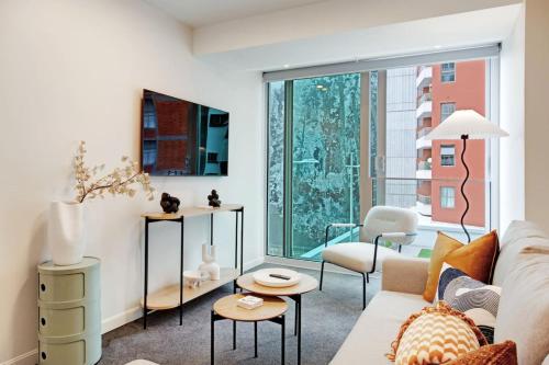 Modern CBD Apartment with Sky Tower View, Окленд (фото 8)
