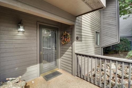 Hot Springs Condo with Lake View and Access Grill - image 10