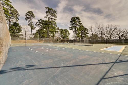 Hot Springs Condo with Lake Access and Community Pool