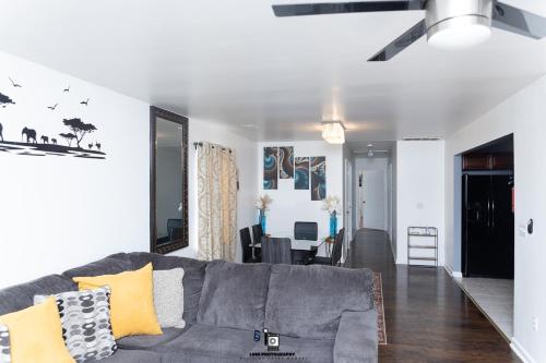 Beautifully Designed & Spacious Apartment in Newark 10mins from EWR Airport, Close to NYC and Beth Israel Hospital