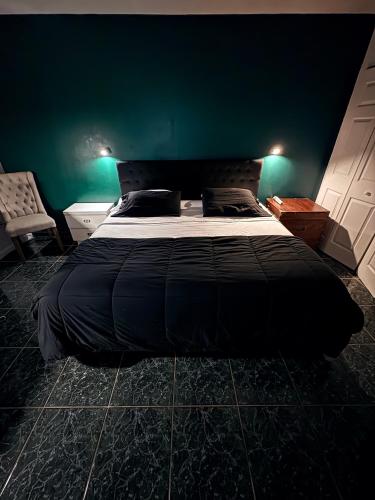 MIAMI-PEACEFUL KING BEDROOM WITH 55 INCH SMART TV, 800 WIFI near FIU-Dolphin-MIA in Miami, USA