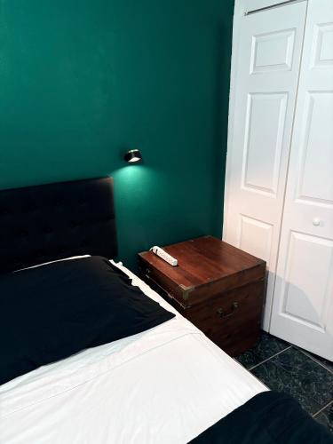MIAMI-PEACEFUL KING BEDROOM WITH 55 INCH SMART TV, 800 WIFI near FIU-Dolphin-MIA in Miami, USA