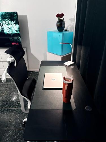 MIAMI-PEACEFUL KING BEDROOM WITH 55 INCH SMART TV, 800 WIFI near FIU-Dolphin-MIA in Miami, USA