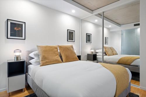 Chic 1-Bed Apartment Near Canberras Bustling CBD in Lyneham