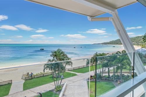 Vistas, Deep Blue Apartment 8 in Tangalooma