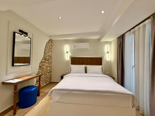 Deluxe Triple Room image 3