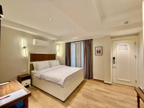 Deluxe Triple Room image 4
