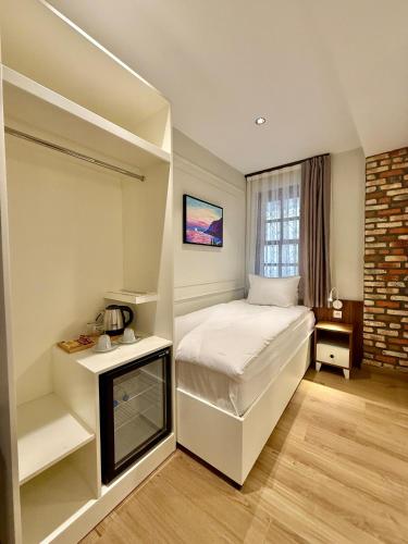 Deluxe Triple Room image 2