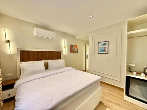 Deluxe Double Room image 6