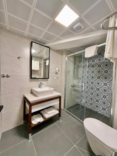 Triple Room with Balcony image 1