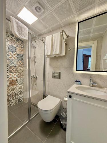 Family Room image 1