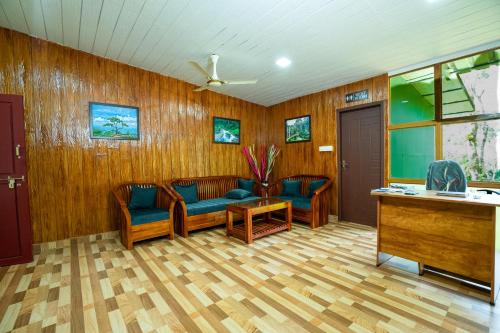 Vestabils, Hill Valley Farm House in Nelliyampathy