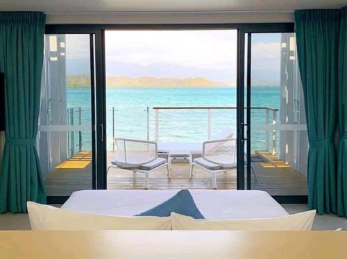 Terraza/balcón, Loloata Island Resort in Loloata Island