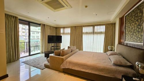 Poblacion Studio Apartment with Balcony, Manila
