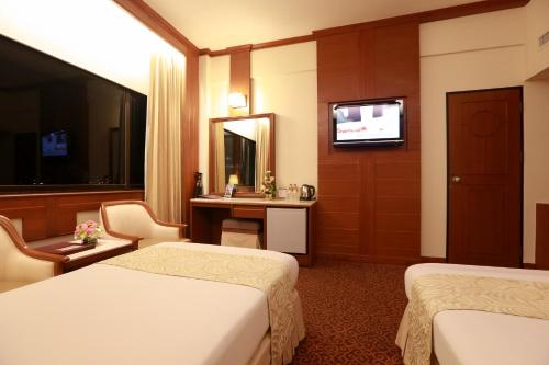 Superior Twin Room image 4