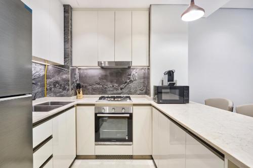 Two Bedroom Apartment in Nobles Tower by The S Holiday Homes - image 4