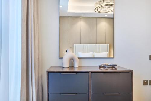 Two Bedroom Apartment in Nobles Tower by The S Holiday Homes - image 2