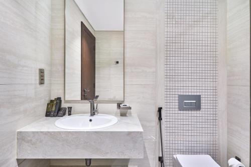 Two Bedroom Apartment in Nobles Tower by The S Holiday Homes - image 13