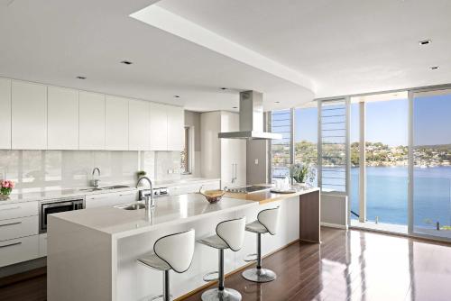 Tranquil Retreat at Caringbah South - Waterfront Ensuite King Room with Spectacular Views in Sutherland Shire