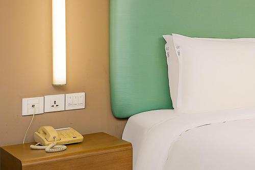 Standard Room room in Holiday Inn Express Hangzhou Huanglong By IHG