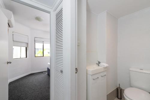2 Bedroom Apartment image 5