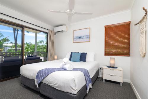 2 Bedroom Apartment Pool View image 7