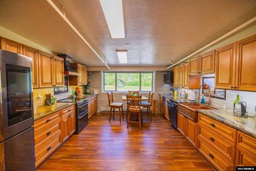 The Arctic Loft - A Sleek Spacious and Centrally Located Urban Retreat near Juneau nemzetközi repülőtér