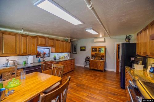 The Arctic Loft - A Sleek Spacious and Centrally Located Urban Retreat near Juneau nemzetközi repülőtér