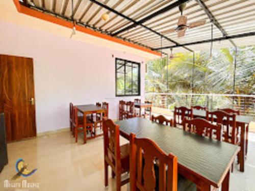 Restaurant, SAHAY VILLA RESORT in Bandora