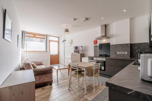 Cozy-Free Parking-12 mins Center